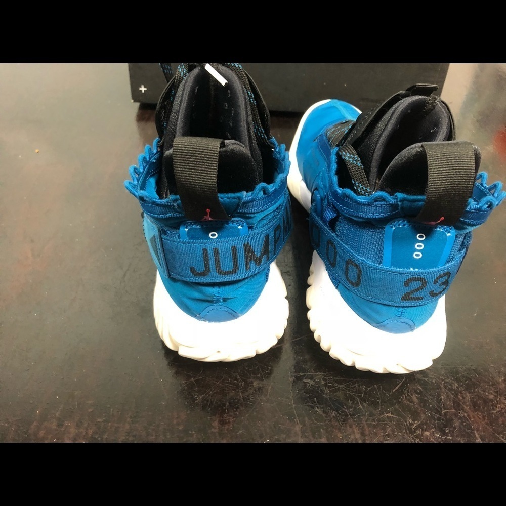 Sz 8 JORDAN PROTO REACT 'GREEN ABYSS' - Picture 7 of 11
